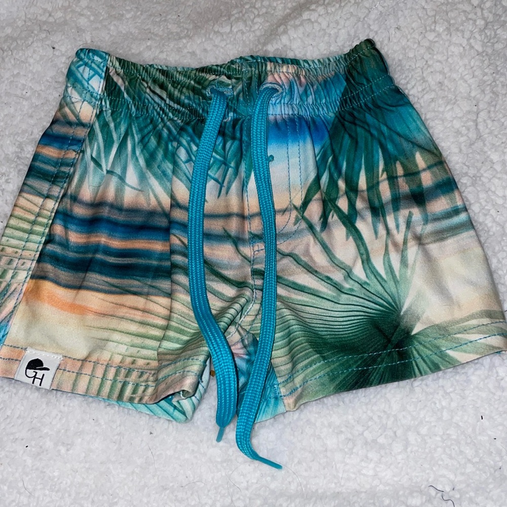 VGUC George hat’s swim trunks size 6-12 months